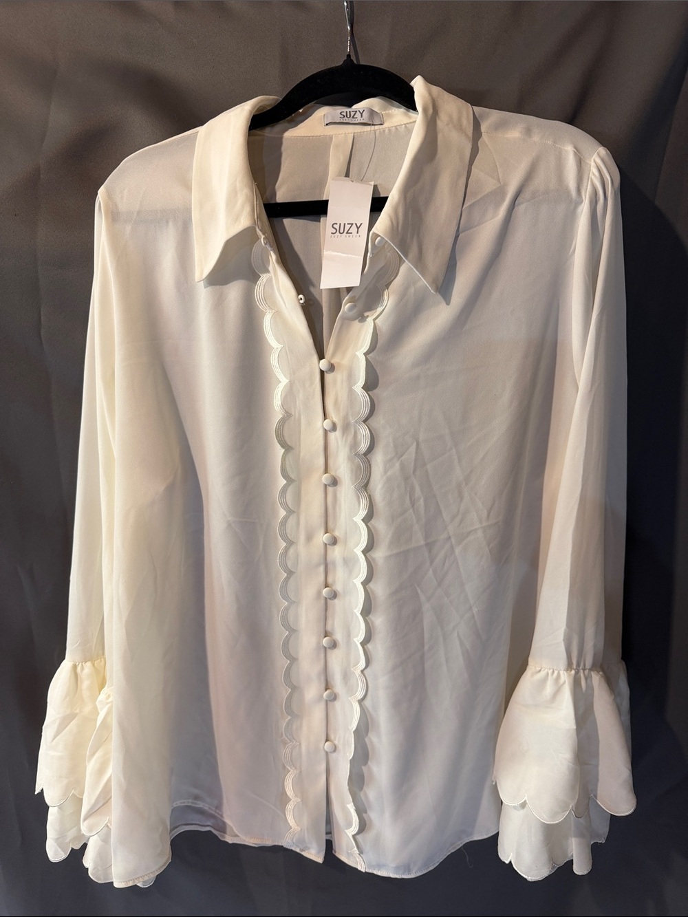 Suzy Shier Cream Scallop-Trim Button Front Blouse